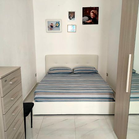 Appartamento Di Fronte Al Porto Turistico กาญารี ภายนอก รูปภาพ