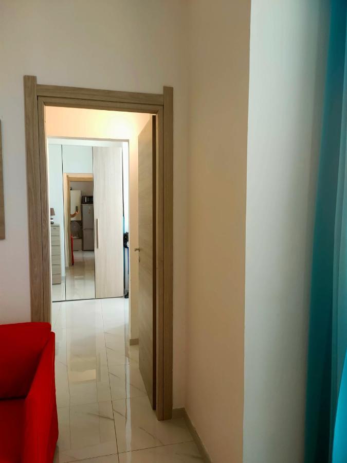 Appartamento Di Fronte Al Porto Turistico กาญารี ภายนอก รูปภาพ