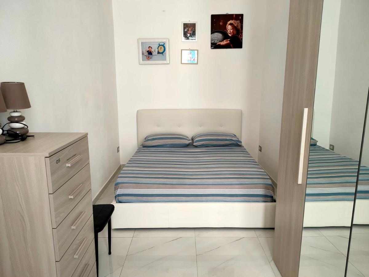 Appartamento Di Fronte Al Porto Turistico กาญารี ภายนอก รูปภาพ